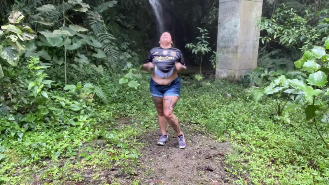 frisbee playing with a fall in the back